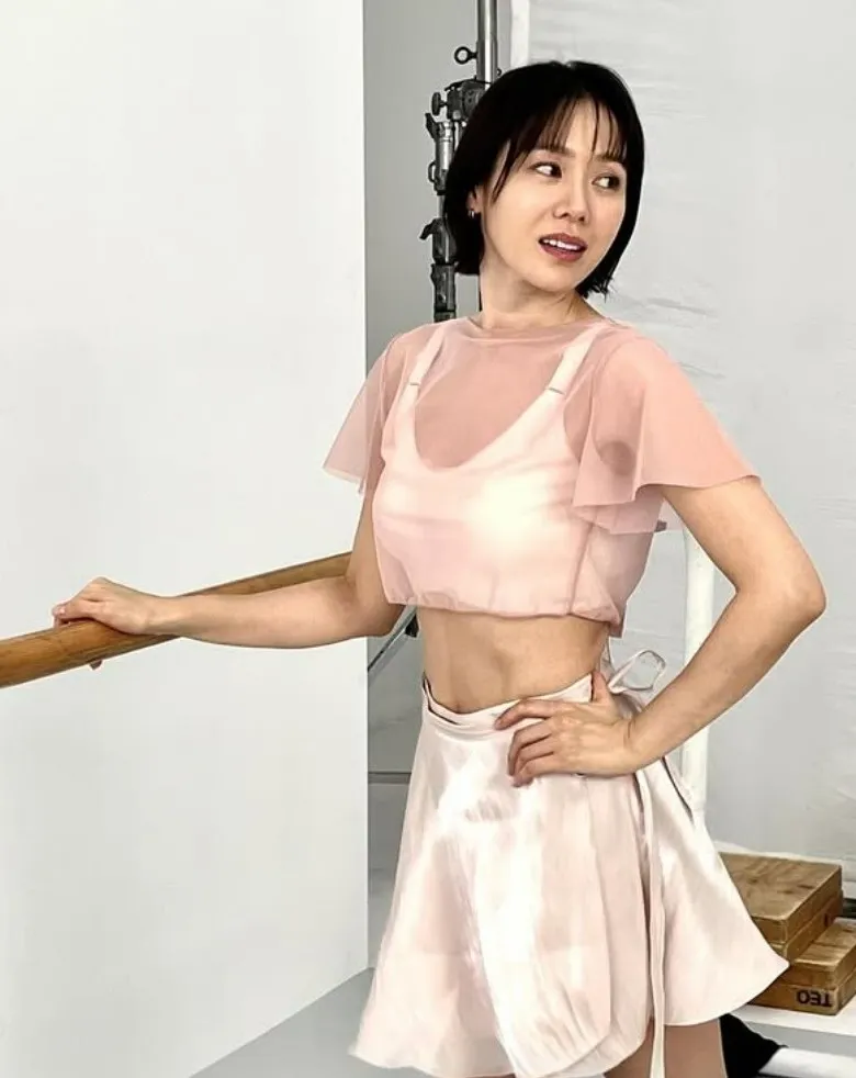 “真的是当妈的人吗？”…孙艺珍公开让♥玄彬心动的“11字腹肌”