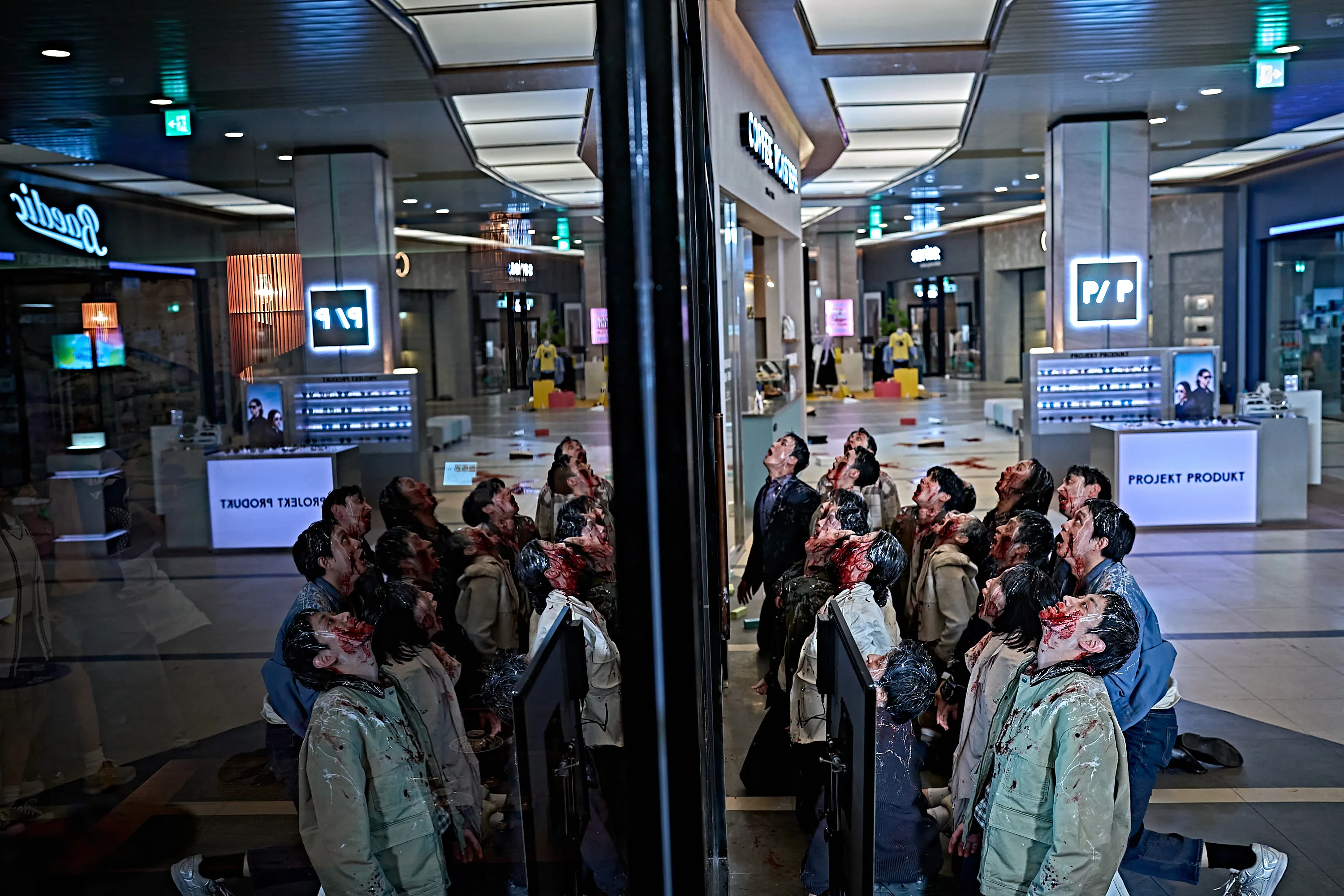 Yeon Sang-ho, Jun Ji-hyun, Colony, Zombie, Release, Film, Koo Kyo-hwan, Kim Shin-rok, Ji Chang-wook, Shin Hyun-been