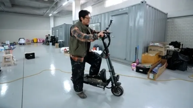 朴新阳, 便当店, 工作室, 集装箱, 生活