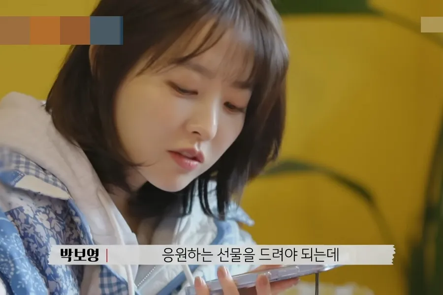 “ใส่เงินสดมาให้เต็มๆ”... พัคโบยองเผยเรื่องน่าประทับใจ ของขวัญแบรนด์เนมจากชาแทฮยอน