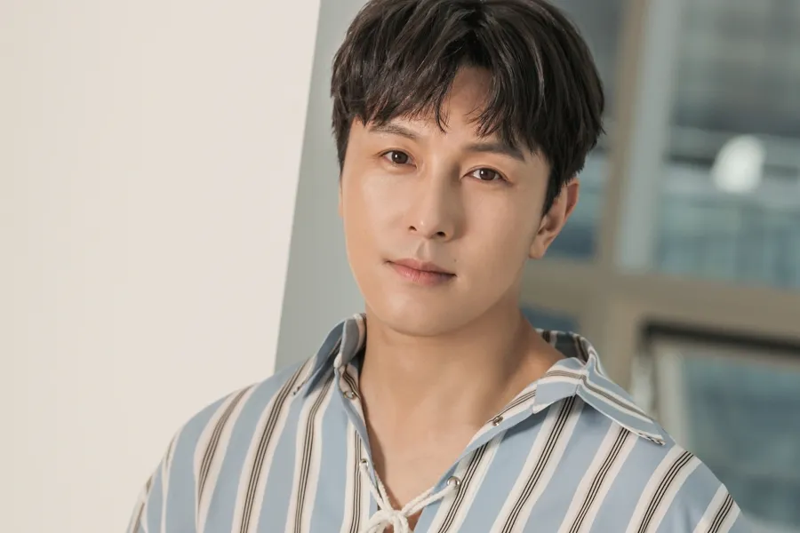 “Lẽ ra phải thận trọng hơn” Kim Dong-wan (Shinhwa) cúi đầu sau loạt lùm xùm