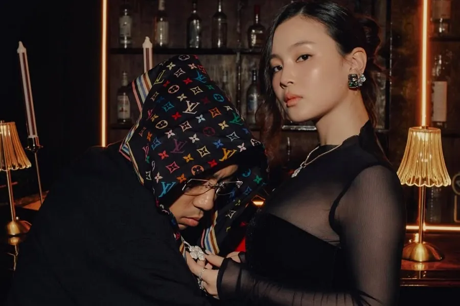 Pacaran terbuka → kumpul keluarga… Hubungan Dok2♥Lee Hi kian solid