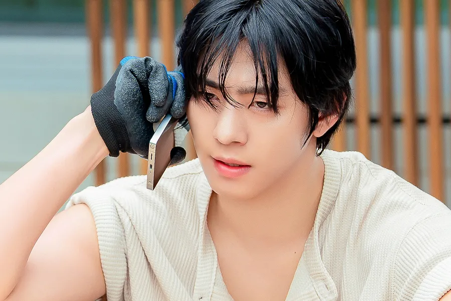 "SBS’s Favorite Son" Ahn Hyo-seop Debuts a Tough-Outside, Tender-Inside Lead in 'Sold Out on You'