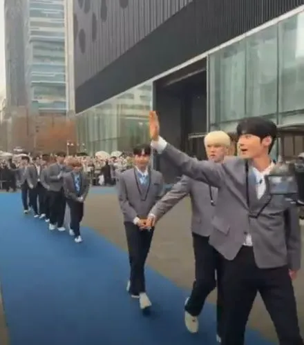 Wanna One, Park Ji-hoon, Wanna One Go, Opening commentary