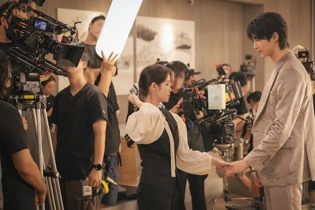 IU, Byun Woo-seok, drama, A Esposa do Grande Príncipe do Século 21, MBC, drama de sexta e sábado