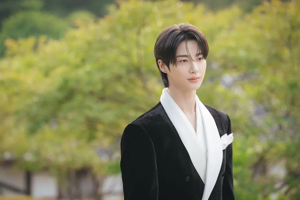 Byeon Woo-seok, Perfect Crown, Lovely Runner, Next project, IU