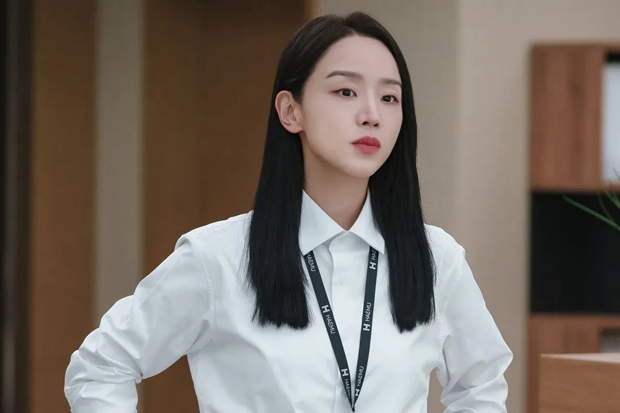 ‘Filing for Love’ Shin Hye-sun tem olhar afiado flagrado: “já promete atuação de alto nível”