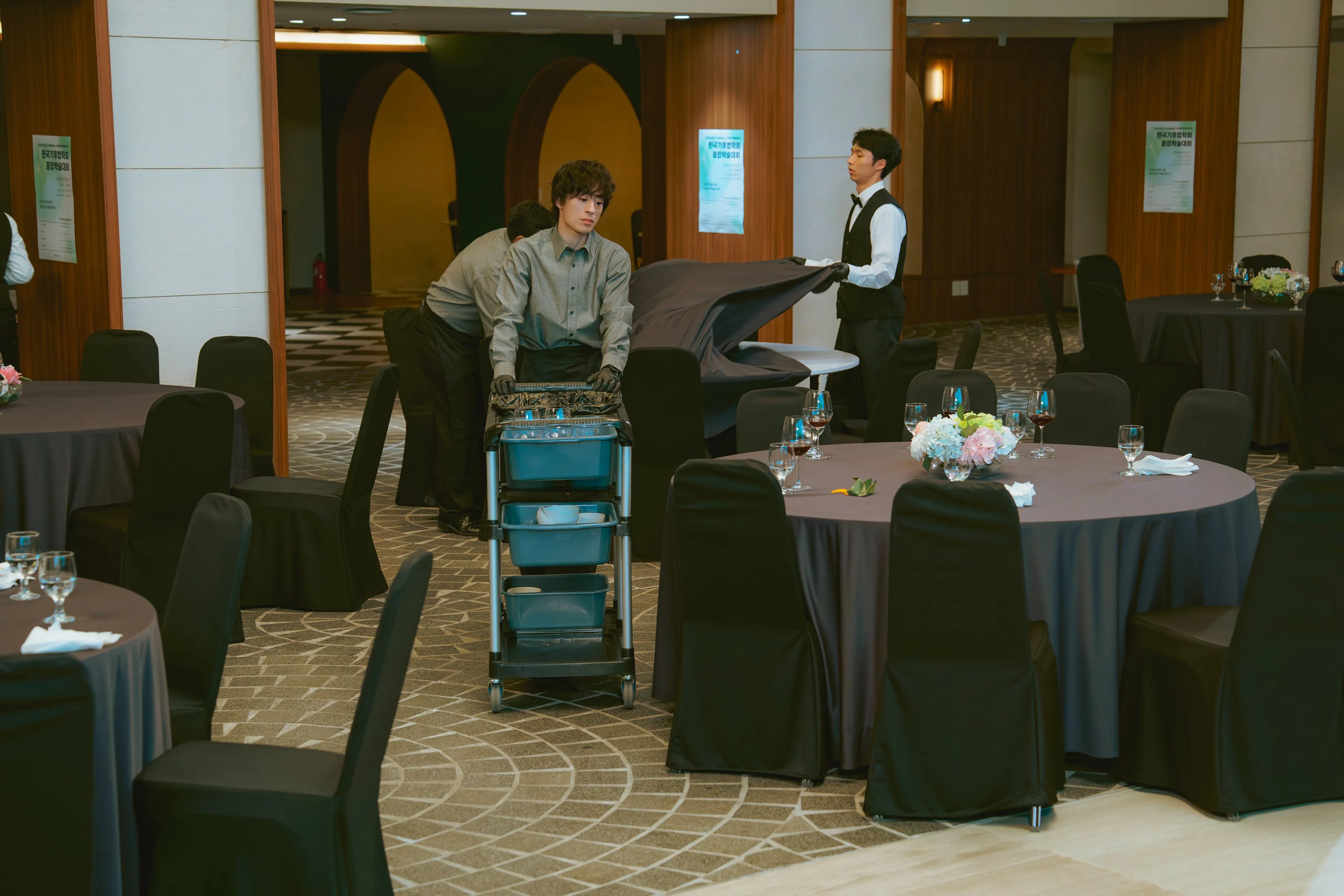 Koo Kyo-hwan, Mojamussa, drama, Todos Estão Lutando Contra a Própria Inutilidade, JTBC, drama de sábado e domingo