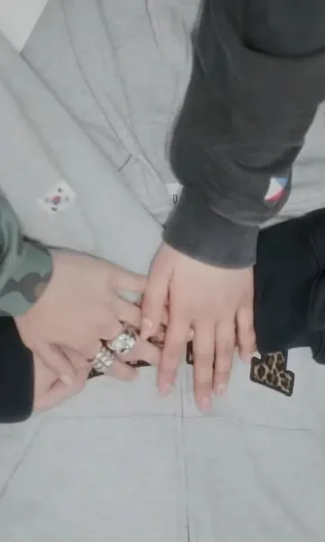 캣츠아이, GAP, 후드티, 굿즈, 한정판, 콤플렉스샵, KATSEYE, PINKY UP