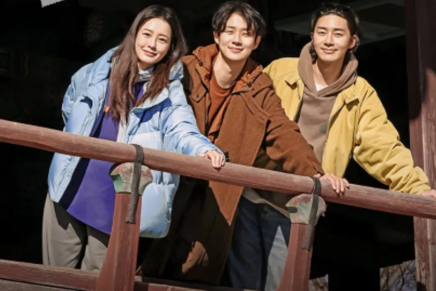 낭만은 무한, 돈은 제한…'10만원'으로 떠난 정유미X박서준X최우식