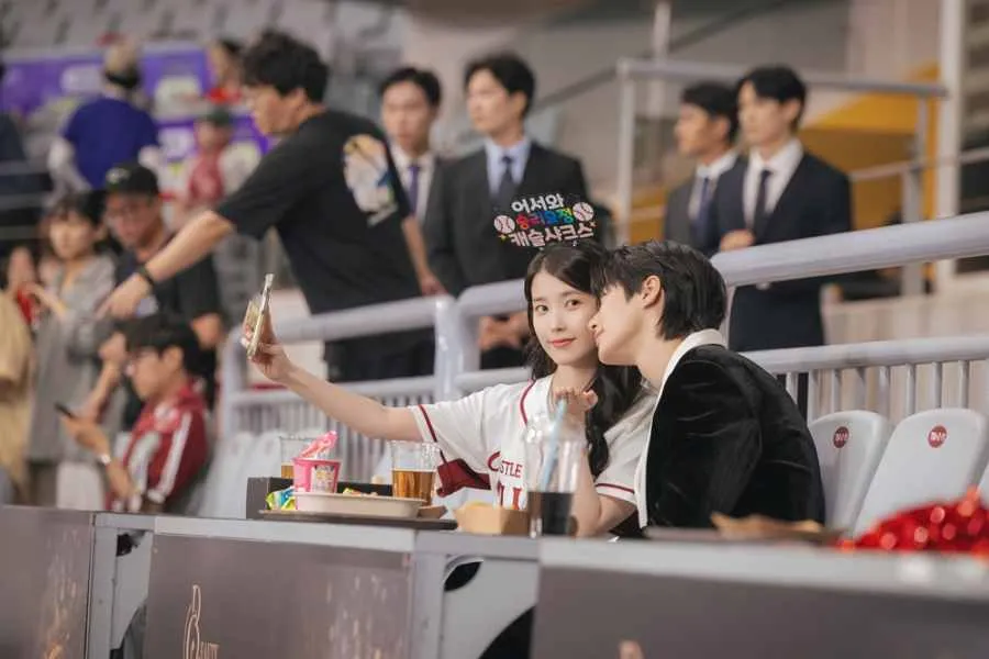 di balik layar, IU, Byeon Woo-seok, Dae Gun Buin, chemistry