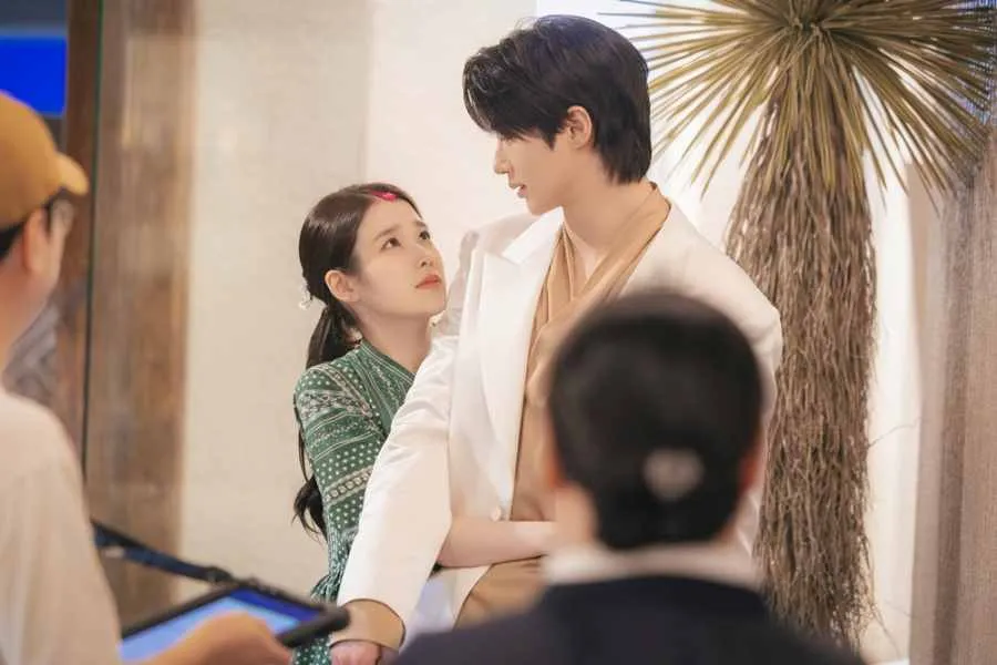 di balik layar, IU, Byeon Woo-seok, Dae Gun Buin, chemistry