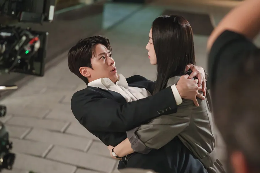 Laugh-Inducing NGs! Shin Hye Sun and Gong Myung's 'Eunmilhan Gamsa' Drops a Flood of B-Cuts Showcasing Next-Level Teamwork