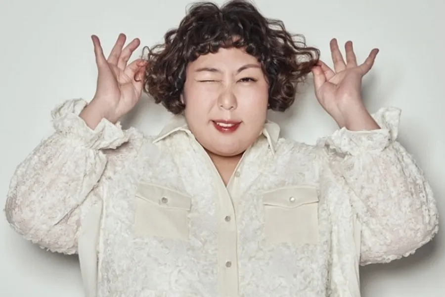 Shin Giru, sensação dos programas de variedades, assina com a SM C&C e passa a dividir agência com Jun Hyun-moo e Seo Jang-hoon