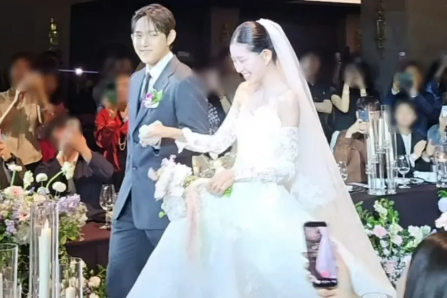 ชเว จุนฮี จูงมือพี่ชายเดินบนทางเข้าพิธี…งานแต่งซาบซึ้งที่ชวนให้นึกถึงชเว จินชิล