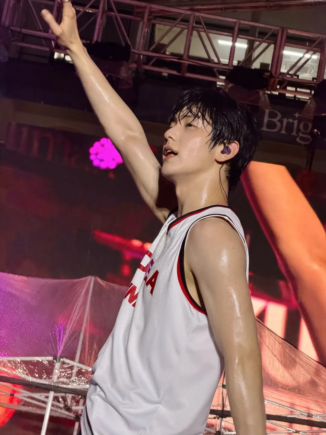 TXT Set Korea University On Fire — Live Vocals In The Rain, Pure Youth