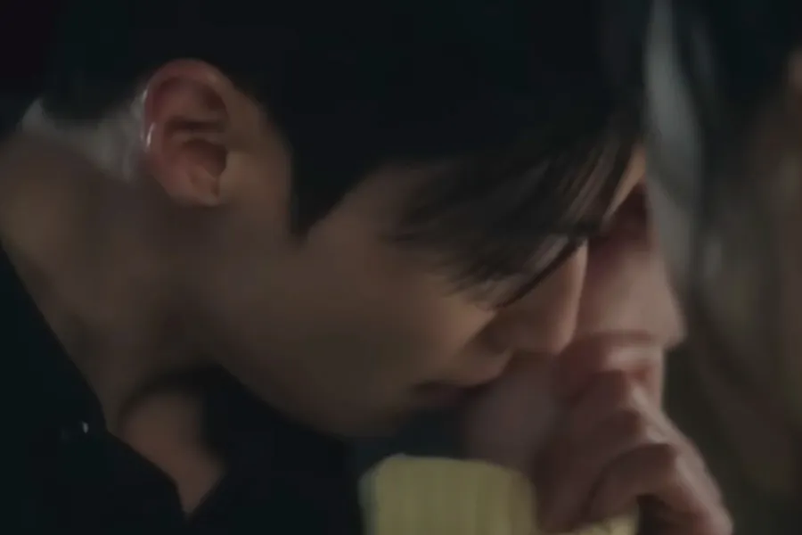 'Một thế giới mới tuyệt vời' Heo Nam-joon tỏa khí chất 'sexy trưởng thành' với nụ hôn cổ tay… "Học ở đâu ra vậy?"