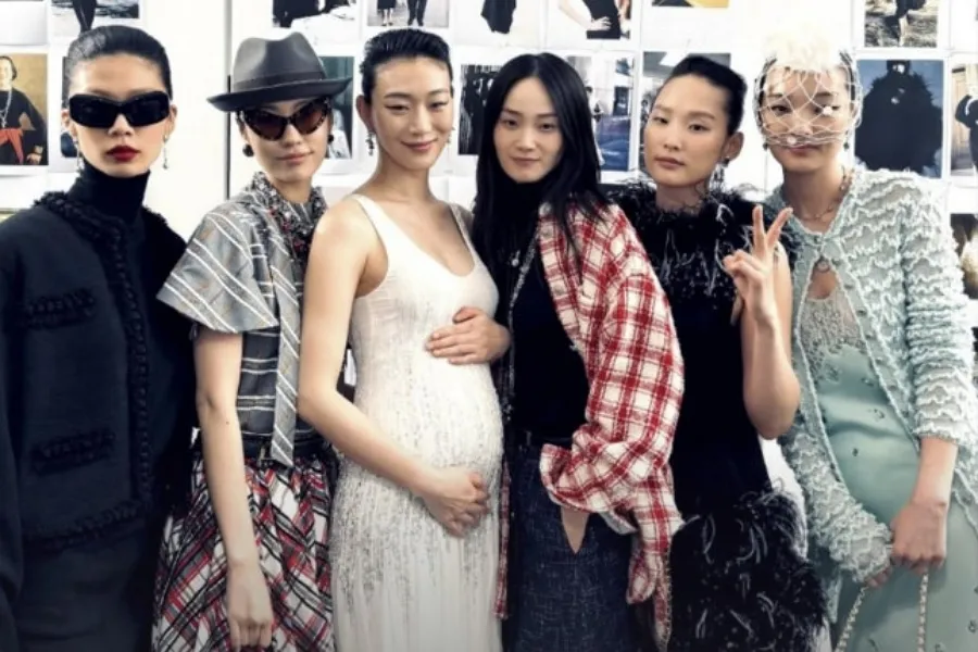 Choi So-ra Shocks With Baby Bump On The Runway — Pregnant Seven Years After Marriage