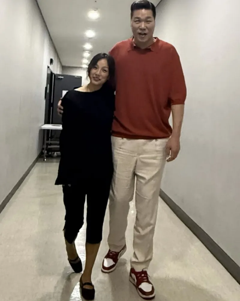 이효리·서장훈, 어깨동무 투샷 공개…압도적 '키 차이' 눈길