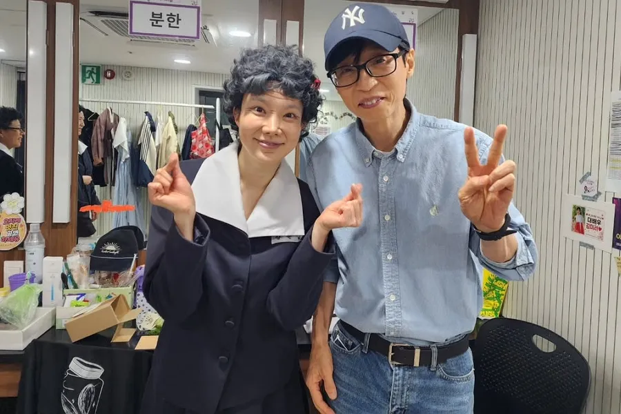Yoo Jae-suk Shocks Fans By Visiting Junior Kim Na-hee’s Musical—Shows Up Backstage To Cheer Her On