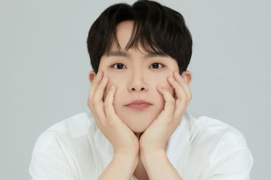 Im Gyu-hyeong anuncia casamento de surpresa no fancafé: "Quero olhar na mesma direção"