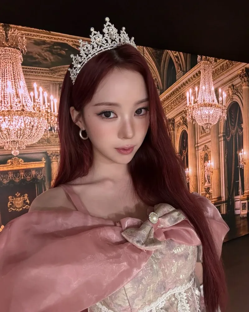 MIYAO’s Narin Goes Full ‘Princess’ — Flawlessly Rocks Pink Dress and Tiara