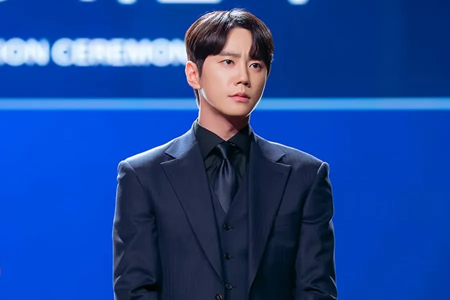 Despite Hit Ratings, Lee Jun-young Skips Finale Interviews To Work Nonstop Before Enlistment