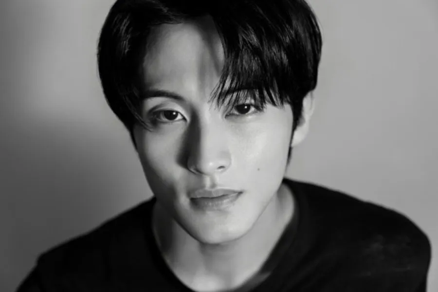 Mark, usai keluar dari NCT, dirikan Upper Room → buka komunitas di Weverse… tancap gas untuk aktivitas solo