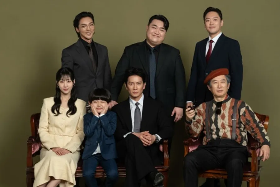 "Apartment" Ji Sung and Ha Yoon-kyung unite for a business-only fake family — an acting masterclass