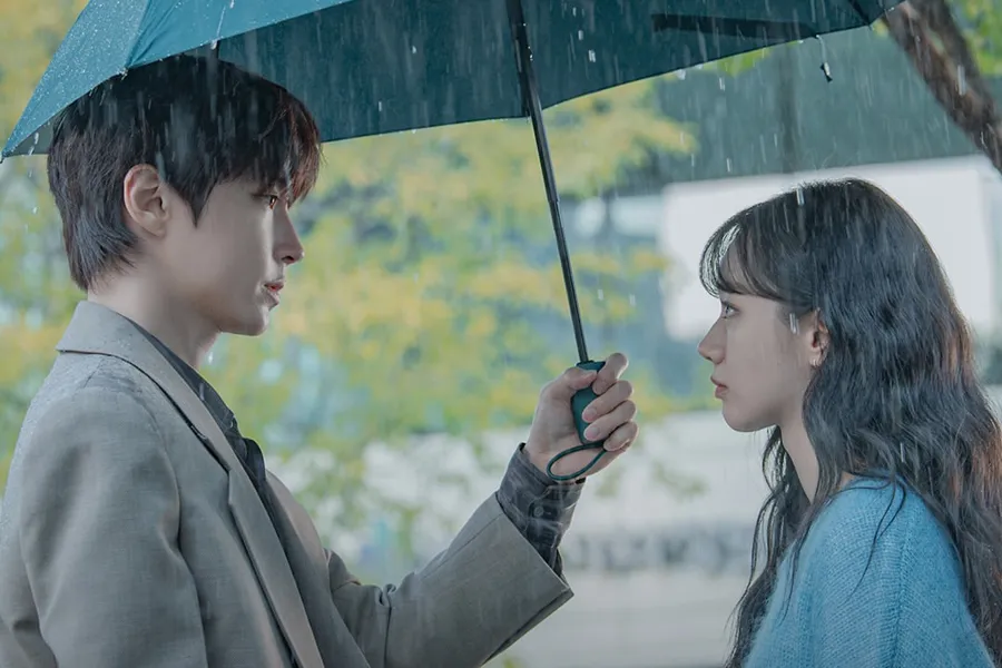 'Gửi đến em' Hwang In Yeop tái ngộ Lee Hyeri dưới mưa… đến ngày phát sóng đầu tiên