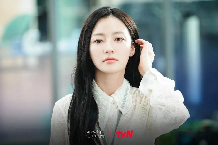 Shocking Turn: Song Ha-yoon’s Bullying Accuser Referred to Prosecution — Actress Apologizes for “Causing Concern”