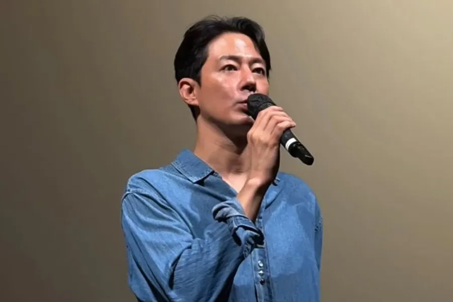 Shocking Fan Service Goes Viral — 'Hope' Star Jo In-sung Charms Fans At Stage Greeting