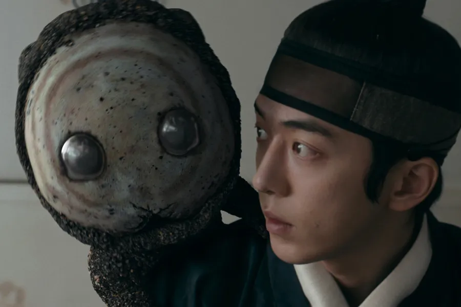 Fans Are Begging For Official 'The East Palace' Kkeomeoksari Merch — "The Cuteness Is Insane"