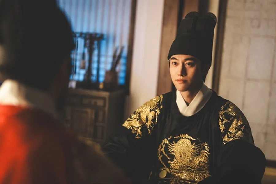 Kwak Dong-yeon To Enlist On August 25 As Active-Duty — Quiet Entry, No Official Send-Off