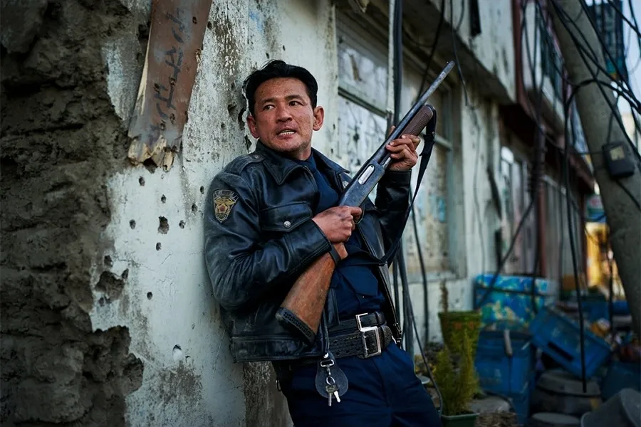 Hwang Jung-min’s Team Slams ‘Private Life’ Allegations: "Poster Hit With 3 Million Won Fine"
