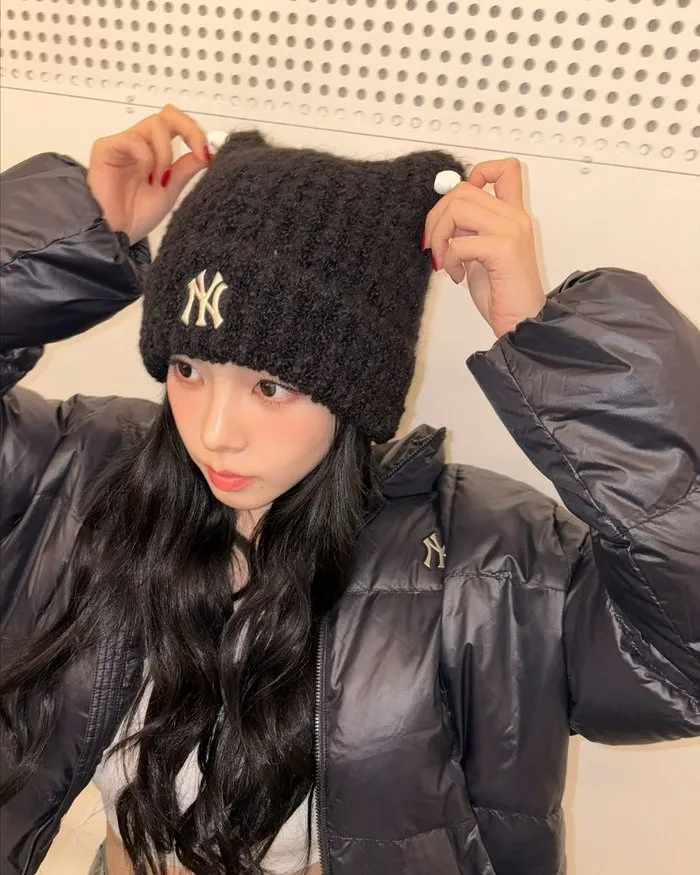 에스파 카리나, "노래는 귀로" 모자 뿔 잡고 귀여움 한도초과