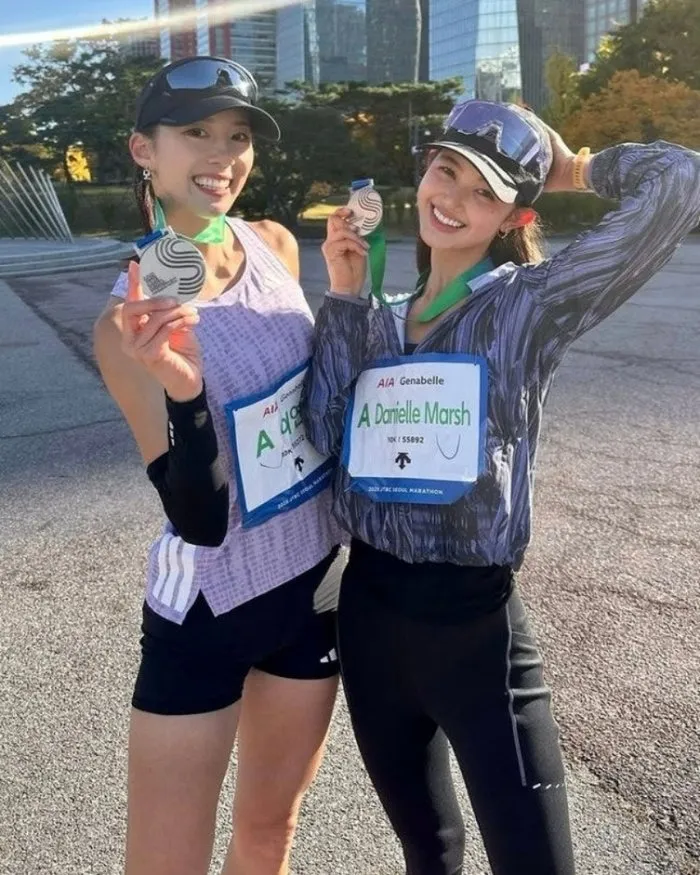 Danielle de NewJeans es vista tras perder el juicio en primera instancia. Sigue disfrutando de la vida