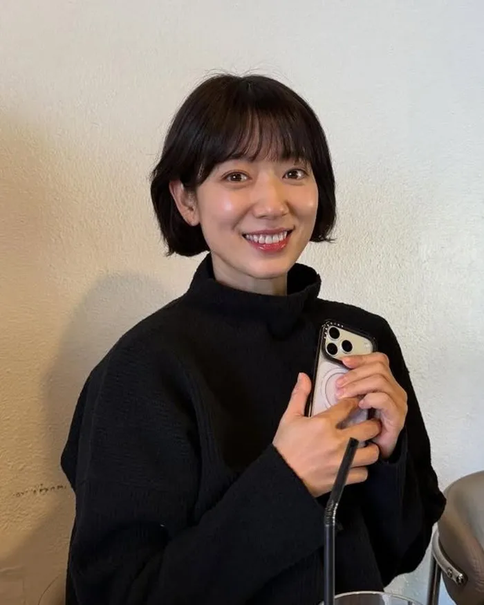 Park Shinhye desata la fiebre del corte bob con un look fresco y renovado