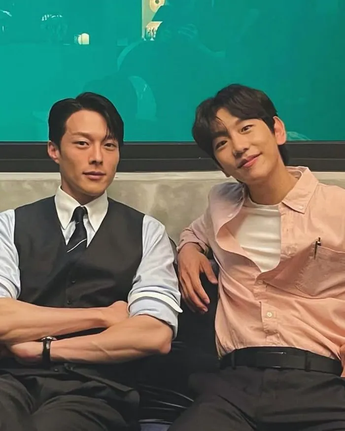 '키스는 괜히 해서!' 신주협, 장기용과 본방사수 부른 '비주얼 케미'