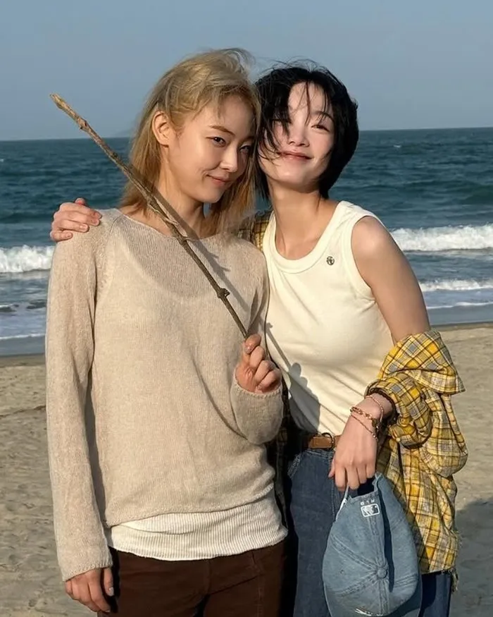 Lee Yoo-mi brilla en As You Stood By con una química increíble junto a Jeon So-ni… ¡una vibra totalmente refrescante!