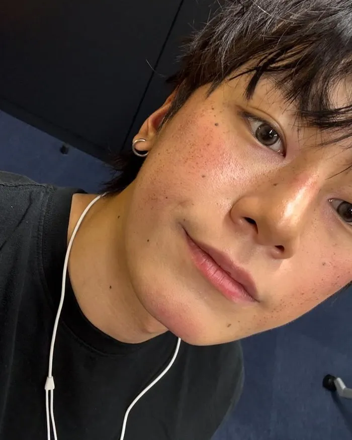 Chaumin de Espíritu de Artista sorprende a sus fans con un primer plano… ¡puro material de novio ideal!