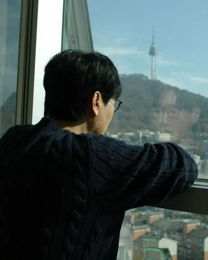 Ji Seok-jin's Intriguing Statement on SNS: "I Thought Everything Would Be Clear Once I Grew Up..."