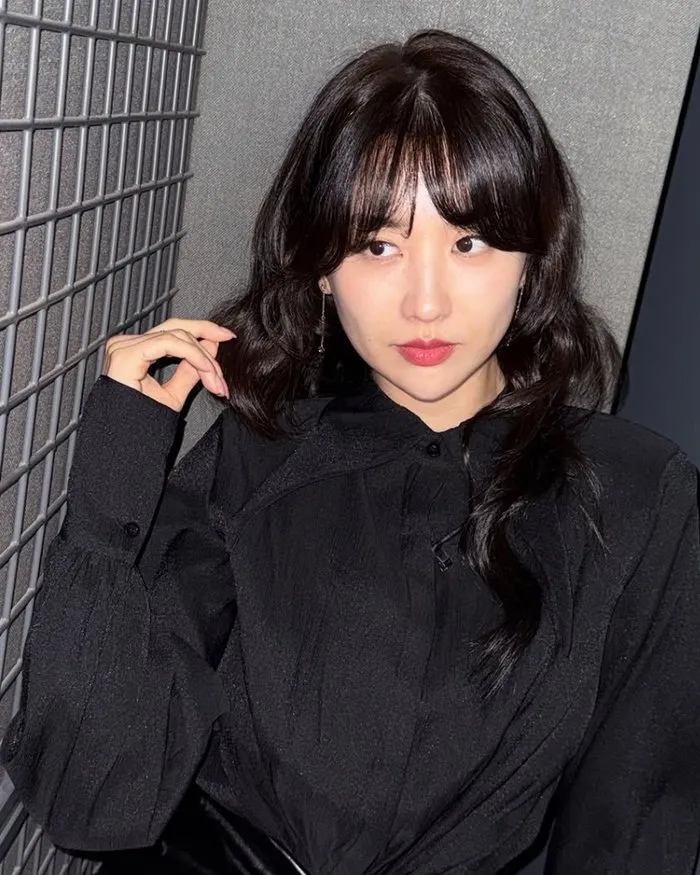 「オールブラックの王道」パク・ハソン、唯一無二のシックさを放つ…"雰囲気女神"と話題