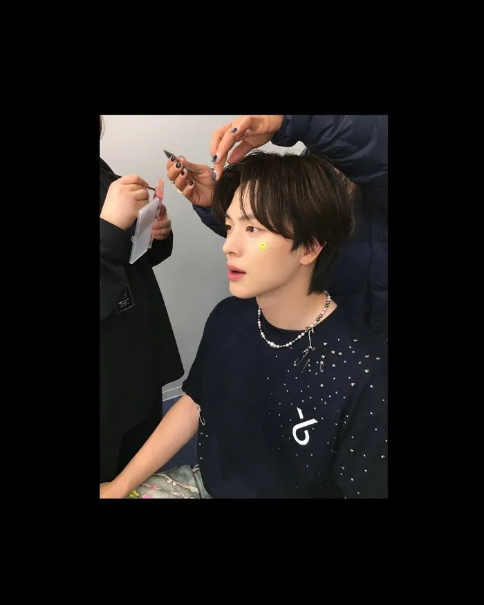 “Ahn Jae-hyun or Yook Sungjae?” One Photo Had Fans Doing a Double Take