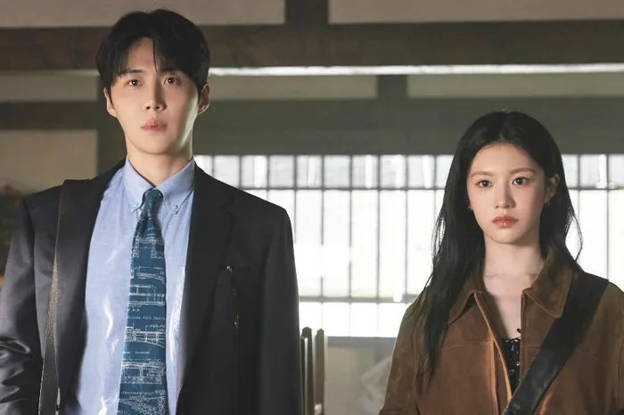 "¿Puede traducirse este amor?": Kim Seon-ho y Go Youn-jung elevan las expectativas con su parecido visual