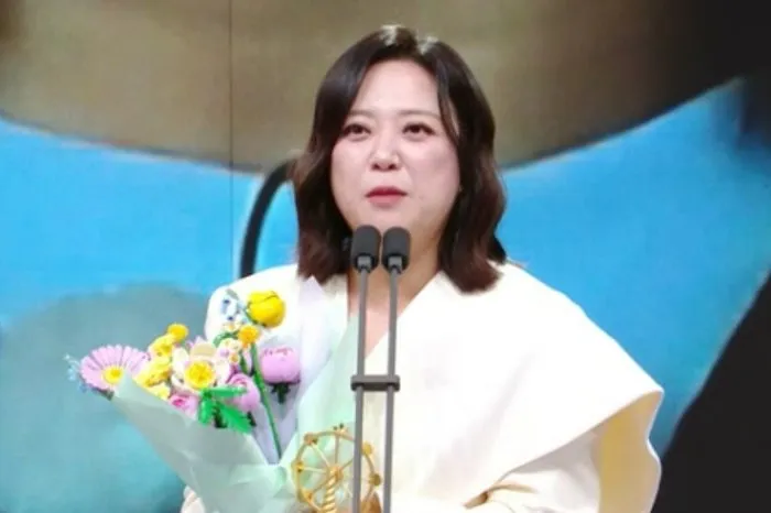 Kim Sook Wins Top Excellence and Thanks Team Leader Park Na-rae Amid Hiatus