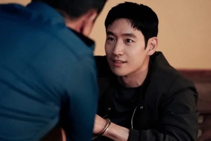 '대상' 이제훈, '모범택시3'서 수갑 찬 이유는?…긴장감 최고조