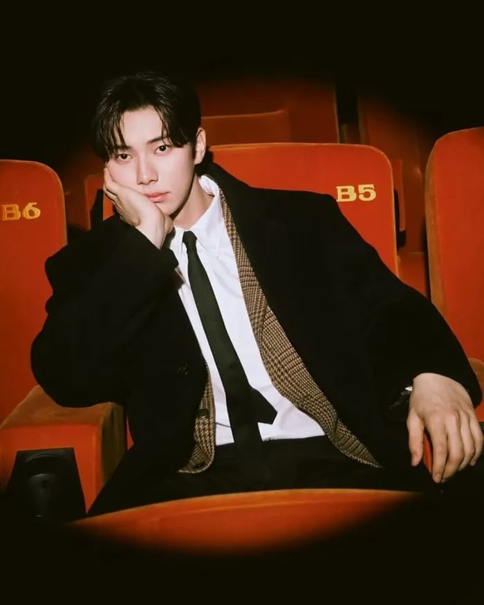 Lee Chaemin de 'Cashman' brilla incluso en la oscuridad: la definición de buena vibra