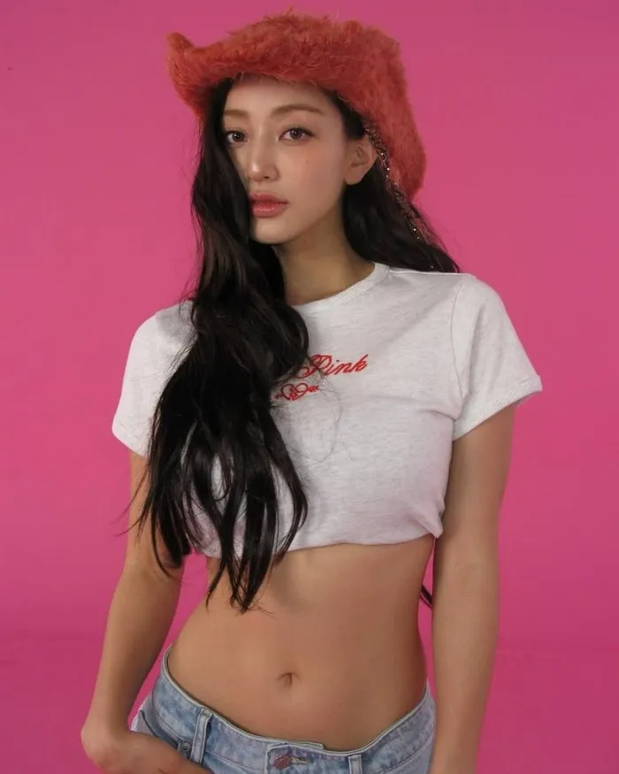 TWICE’s Jihyo Stuns With VS Behind-the-Scenes Shots — Sculpted Abs Go Viral
