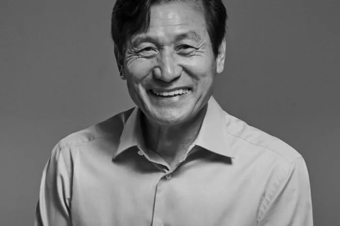 영화계의 상징, '국민 배우' 안성기 영면…170여 편 남겼다